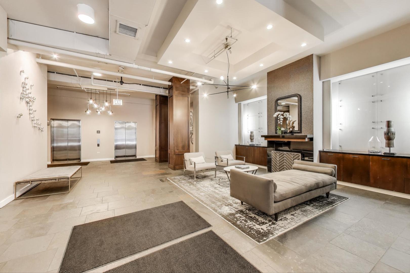901 W MADISON Street 519