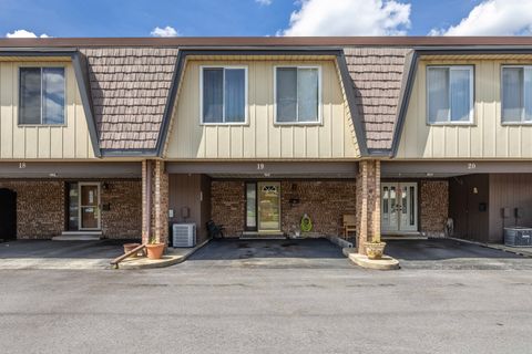 Photo of 19 Cour Madeleine, Palos Hills, IL 60465 (MLS # 12631623)