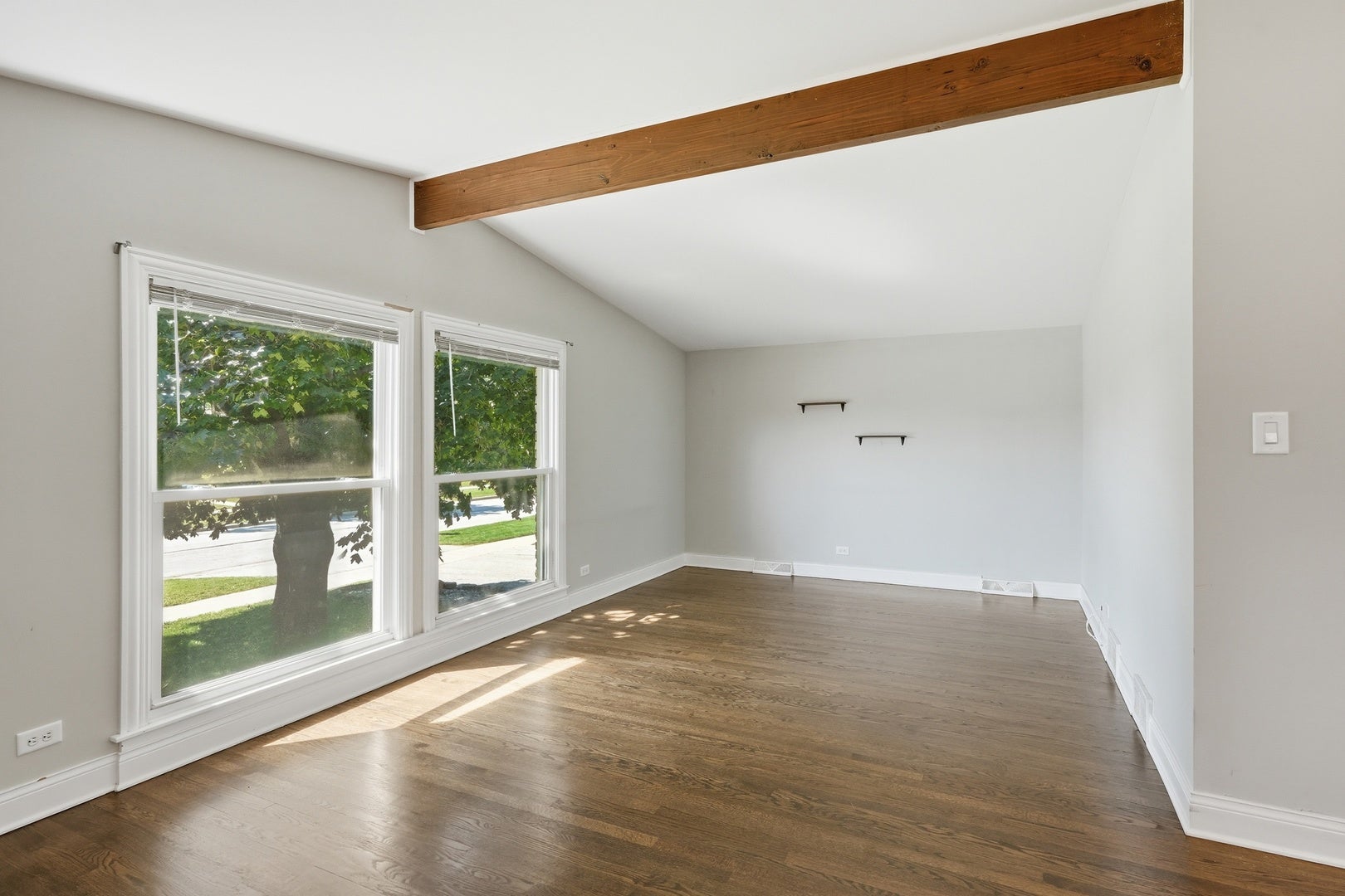7836 W 80th Place