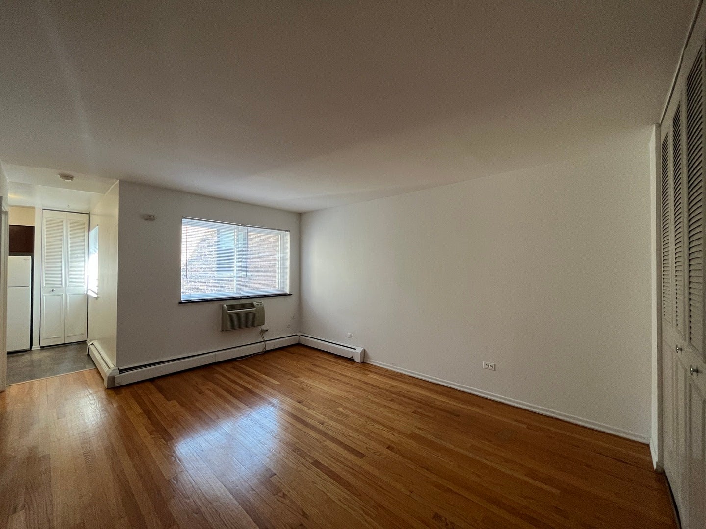 736 W Buena Avenue 301