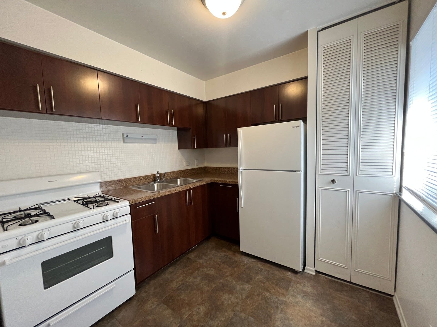 736 W Buena Avenue 301
