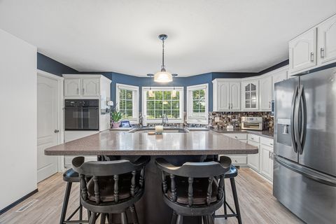 Tiny photo for 2 Bandecon Way, Bloomington, IL 61704 (MLS # 12632510)