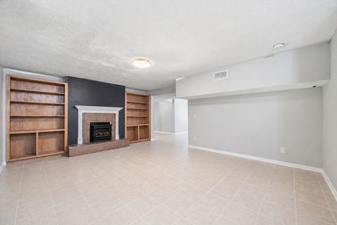 Tiny photo for 2 Bandecon Way, Bloomington, IL 61704 (MLS # 12632510)