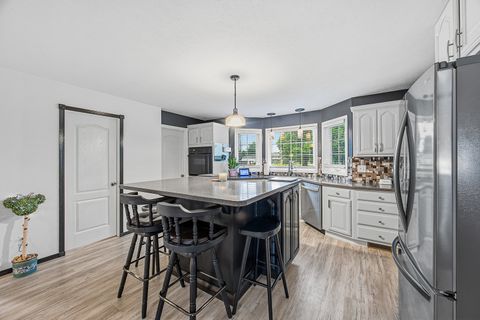 Tiny photo for 2 Bandecon Way, Bloomington, IL 61704 (MLS # 12632510)