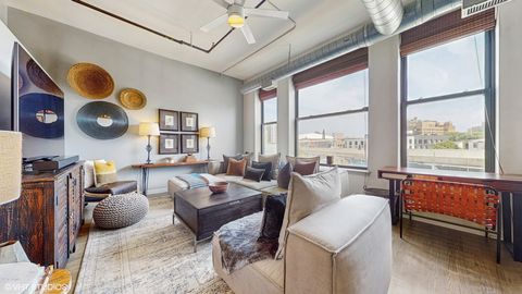 Tiny photo for 4715 N Racine Avenue #305, Chicago, IL 60640 (MLS # 12435594)