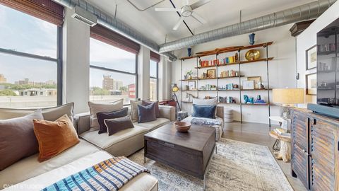 Tiny photo for 4715 N Racine Avenue #305, Chicago, IL 60640 (MLS # 12435594)