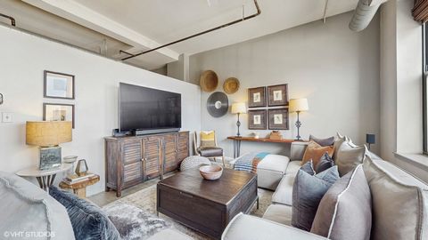 Tiny photo for 4715 N Racine Avenue #305, Chicago, IL 60640 (MLS # 12435594)