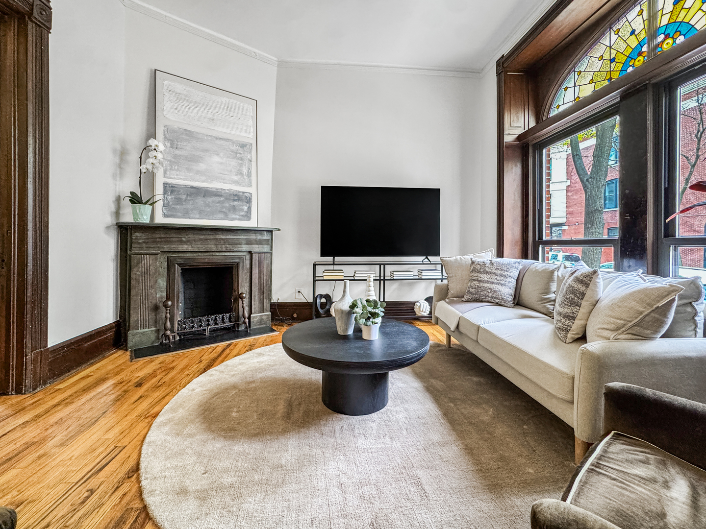 208 W St Paul Avenue