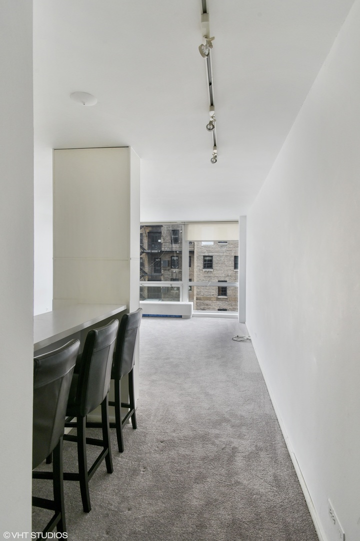 2400 N Lakeview Avenue 701