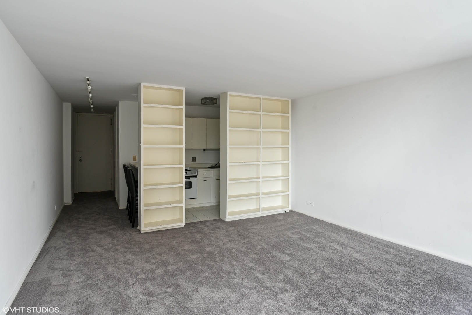 2400 N Lakeview Avenue 701