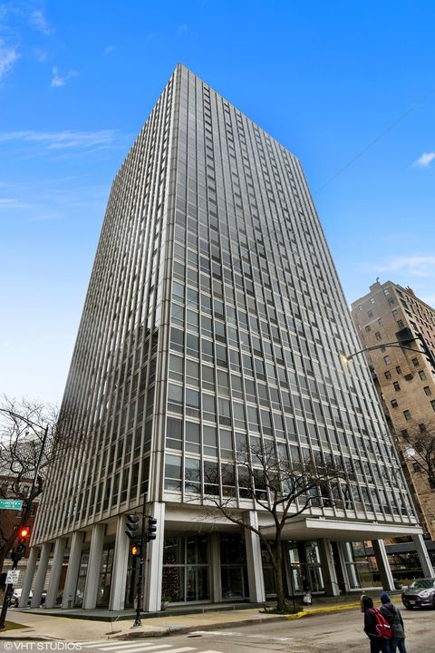 2400 N Lakeview Avenue 701 Chicago IL 60614