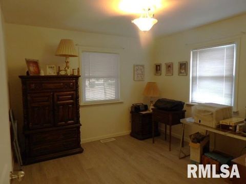 Tiny photo for 1101 S MCKINLEY Street, Harrisburg, IL 62946 (MLS # EB460258)