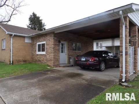 Tiny photo for 1101 S MCKINLEY Street, Harrisburg, IL 62946 (MLS # EB460258)
