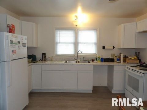 Tiny photo for 1101 S MCKINLEY Street, Harrisburg, IL 62946 (MLS # EB460258)