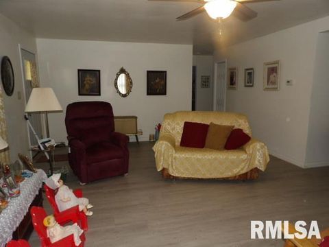 Tiny photo for 1101 S MCKINLEY Street, Harrisburg, IL 62946 (MLS # EB460258)