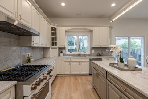 Tiny photo for 6723 N HARDING Avenue, Lincolnwood, IL 60712 (MLS # 12731595)