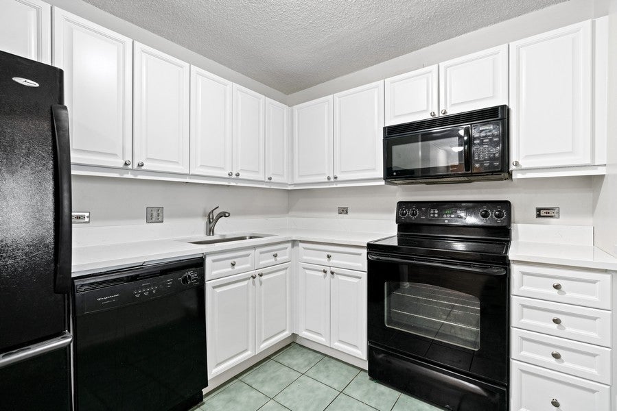 440 N McClurg Court 520