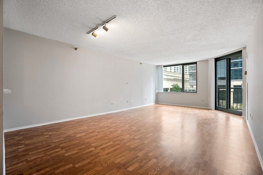 440 N McClurg Court 520