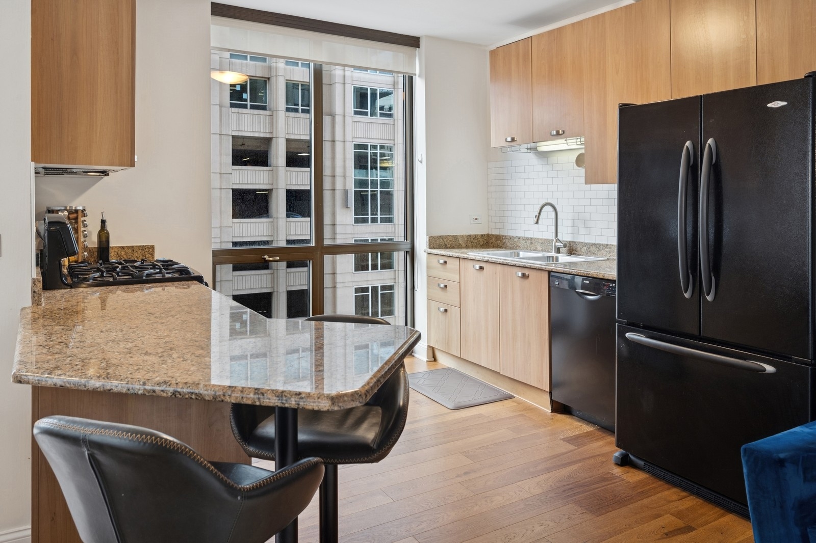 635 N Dearborn Street 1206