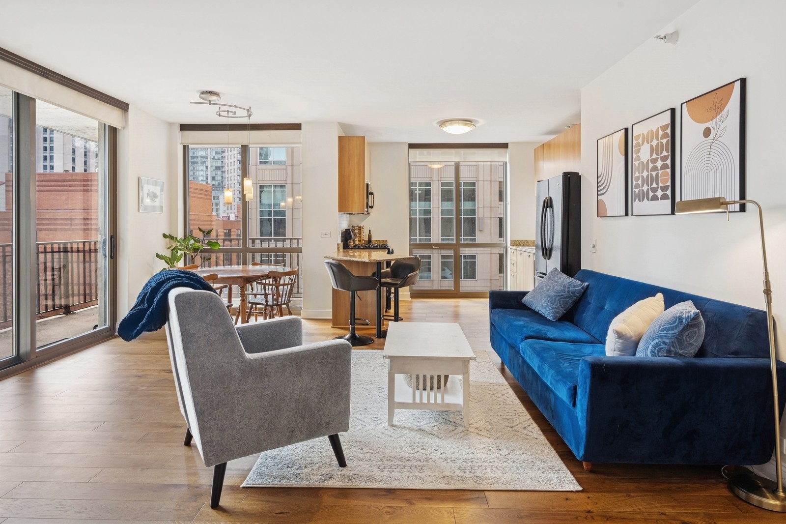 635 N Dearborn Street 1206