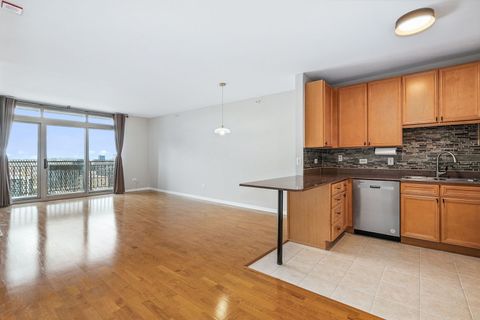 Tiny photo for 125 S Jefferson Street #2510, Chicago, IL 60661 (MLS # 12491375)
