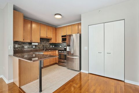 Tiny photo for 125 S Jefferson Street #2510, Chicago, IL 60661 (MLS # 12491375)