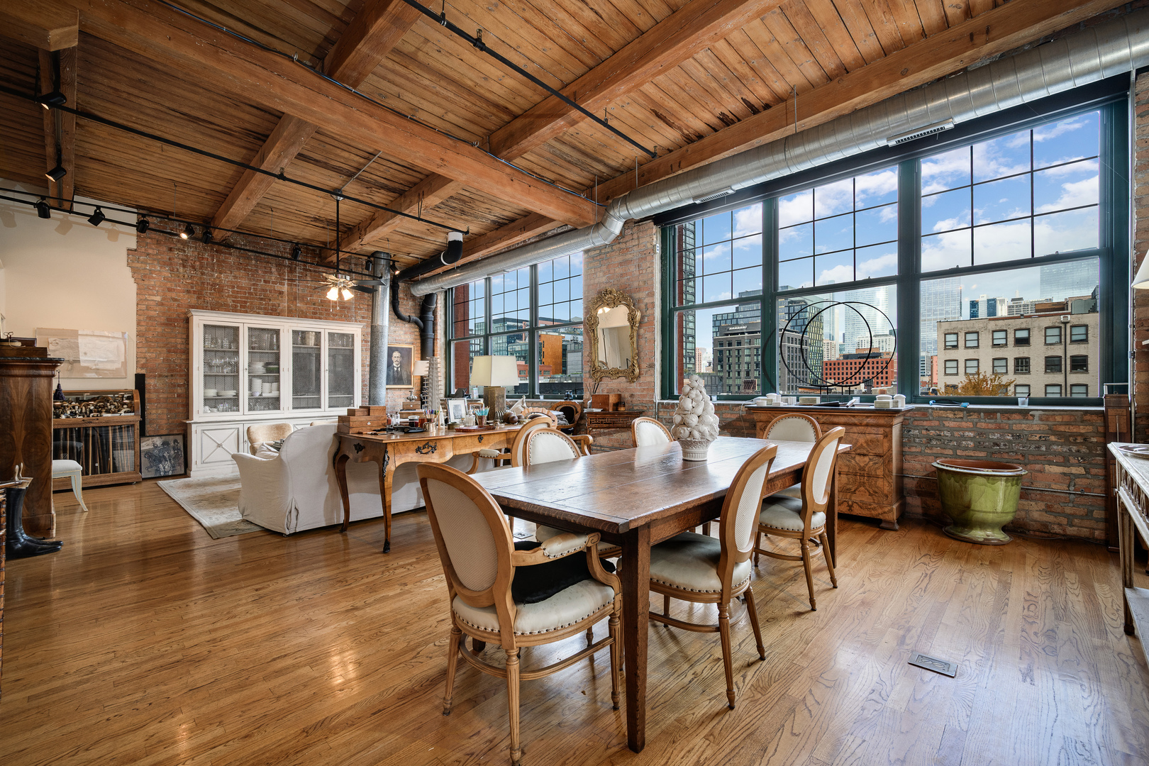 1000 W WASHINGTON Boulevard 434-435