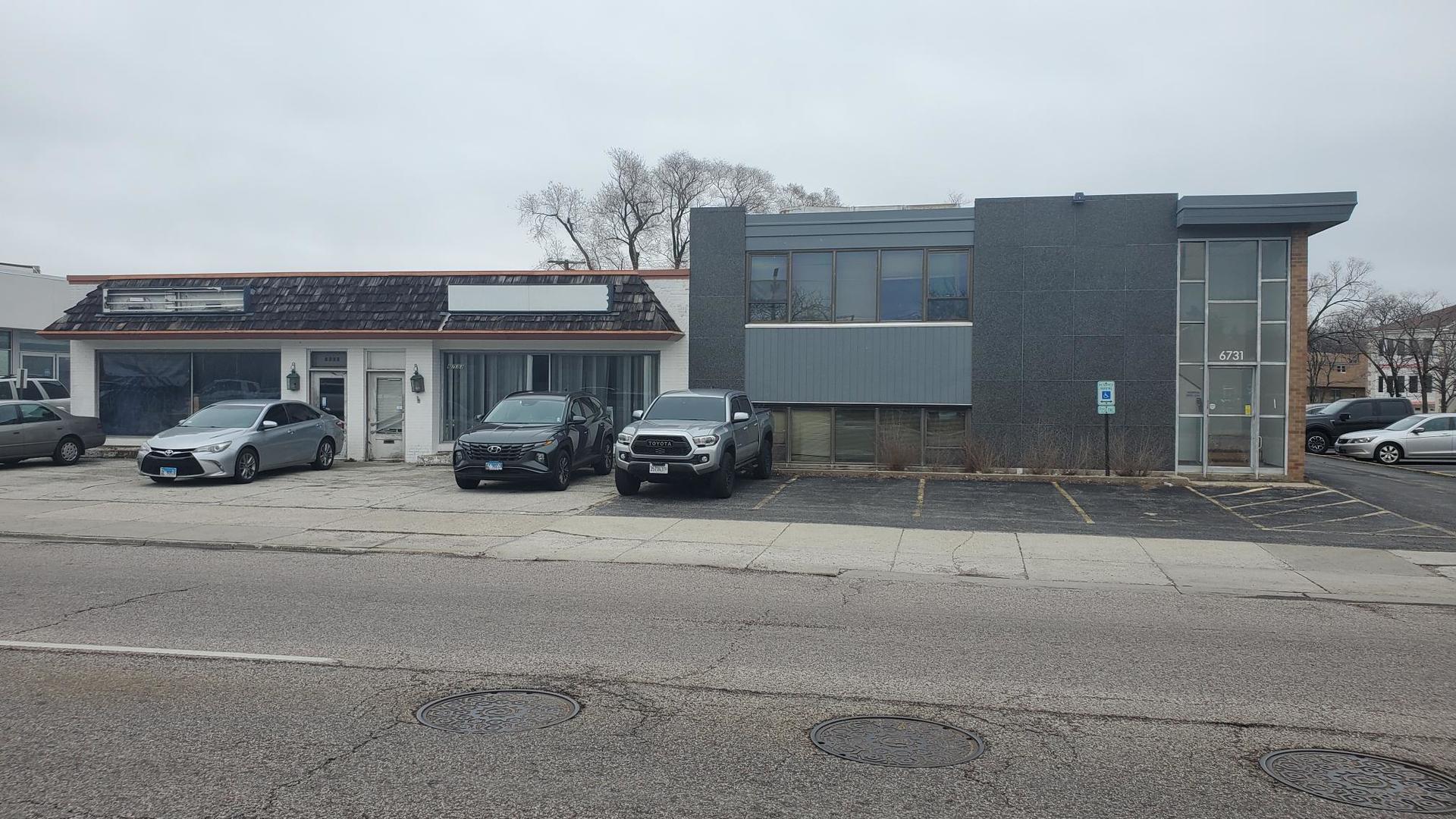 6731-6735 N Lincoln Avenue