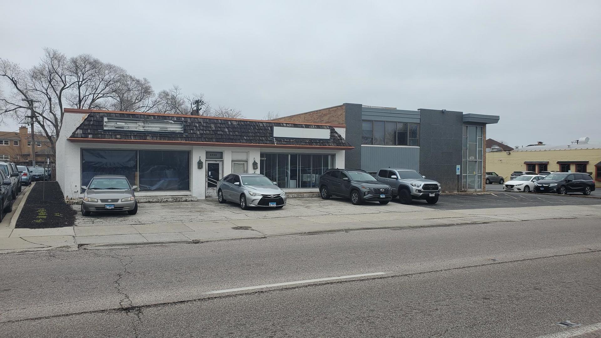 6731-6735 N Lincoln Avenue
