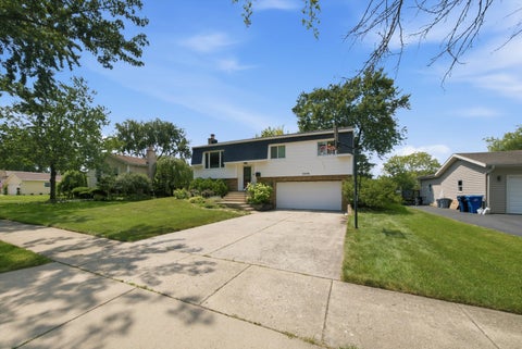 Tiny photo for 2206 Kingston Drive, Wheaton, IL 60187 (MLS # 12714436)
