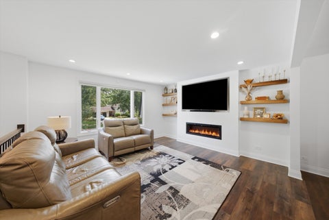 Tiny photo for 2206 Kingston Drive, Wheaton, IL 60187 (MLS # 12714436)