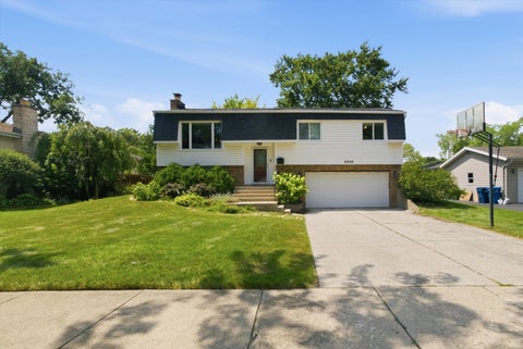 Photo of 2206 Kingston Drive, Wheaton, IL 60187 (MLS # 12714436)