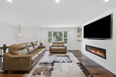 Tiny photo for 2206 Kingston Drive, Wheaton, IL 60187 (MLS # 12714436)