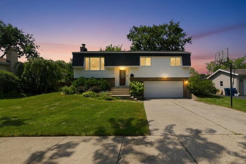 Tiny photo for 2206 Kingston Drive, Wheaton, IL 60187 (MLS # 12714436)