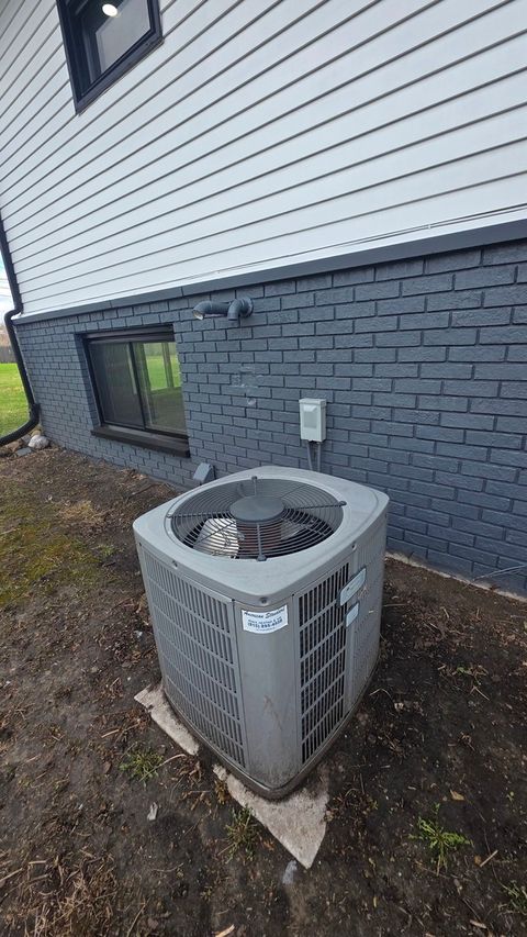 Tiny photo for 1110 Holmes Place, DeKalb, IL 60115 (MLS # 12611074)