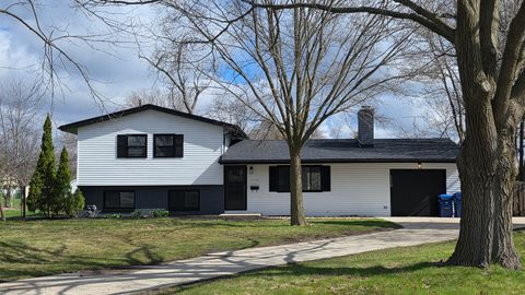 Tiny photo for 1110 Holmes Place, DeKalb, IL 60115 (MLS # 12611074)