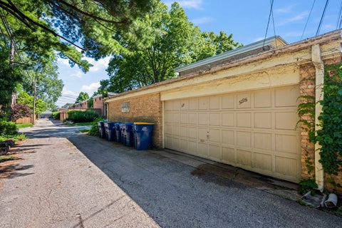 Tiny photo for 519 1/2 Ridge Road, Wilmette, IL 60091 (MLS # 12677076)