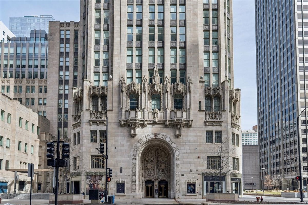 435 N Michigan Avenue 1008
