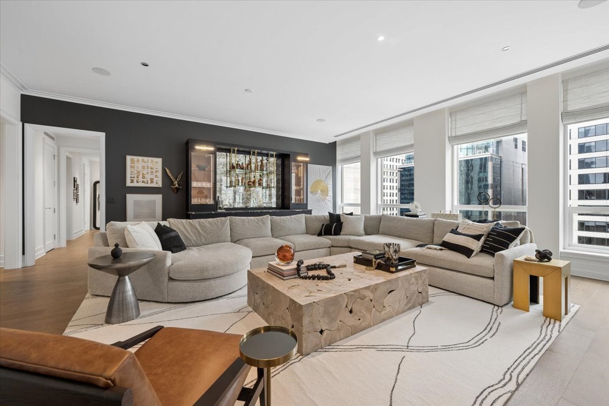 435 N Michigan Avenue 1008