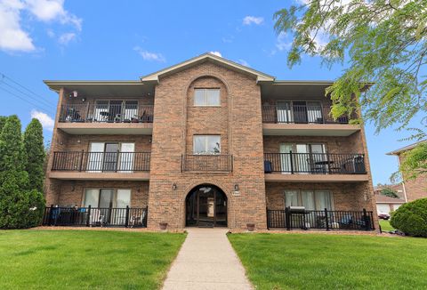 Photo of 9964 W 153 Street #2W, Orland Park, IL 60462 (MLS # 12648489)