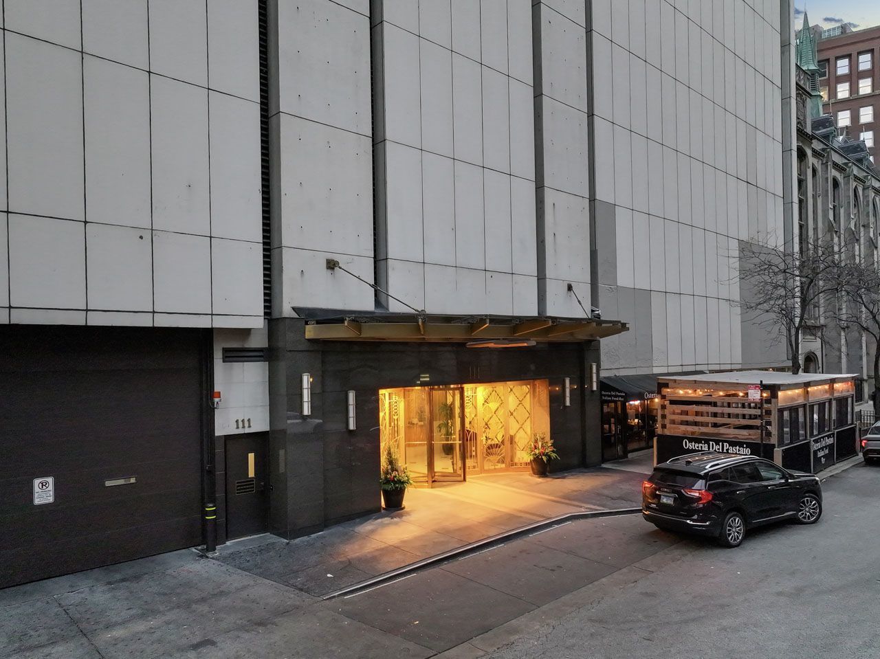 111 E Chestnut Street 28J