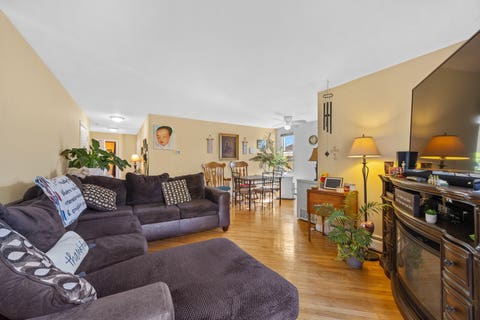 Tiny photo for 5627 N Kimball Avenue #3B, Chicago, IL 60659 (MLS # 12619527)