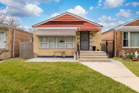 Photo of 7124 S KEDZIE Avenue, Chicago, IL 60629 (MLS # 12613937)