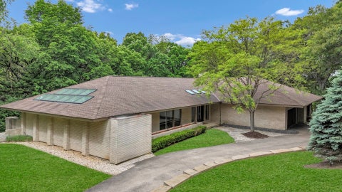 Photo of 4 Far Hills Road, Barrington Hills, IL 60010 (MLS # 12711200)