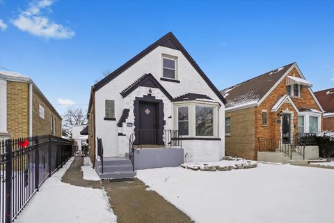 Tiny photo for 4840 W Waveland Avenue, Chicago, IL 60641 (MLS # 12548737)