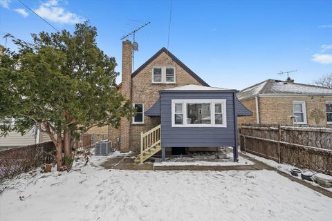 Tiny photo for 4840 W Waveland Avenue, Chicago, IL 60641 (MLS # 12548737)