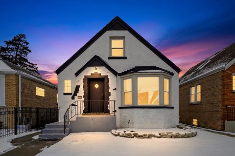 Tiny photo for 4840 W Waveland Avenue, Chicago, IL 60641 (MLS # 12548737)