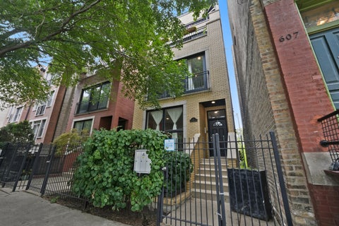 Photo of 611 N Noble Street #3, Chicago, IL 60642 (MLS # 12761207)
