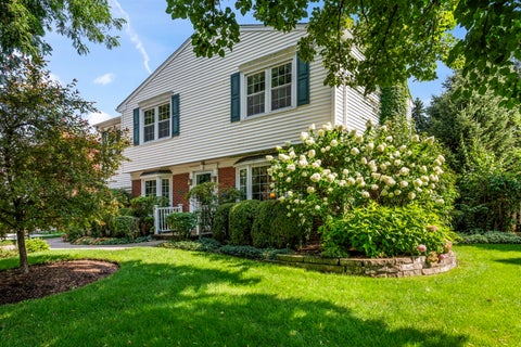 Tiny photo for 1101 E Mayfair Road, Arlington Heights, IL 60004 (MLS # 12719112)