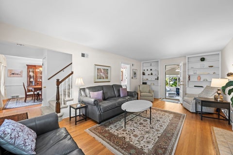 Tiny photo for 1101 E Mayfair Road, Arlington Heights, IL 60004 (MLS # 12719112)